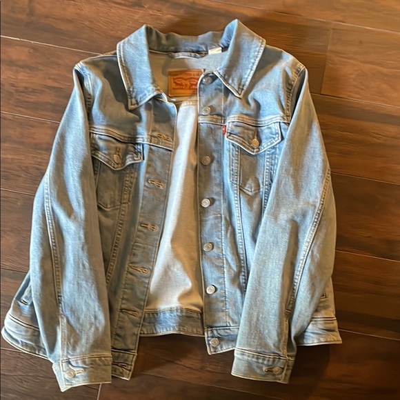Levi’s Plus Trucker Jacket - Picture 5 of 5